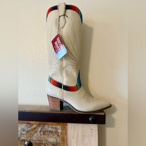 Nocona serape boots nwt